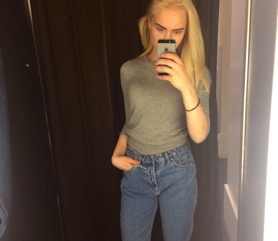 Есения привлекальеная девушка из Молодогвардейска цена от 3000 руб