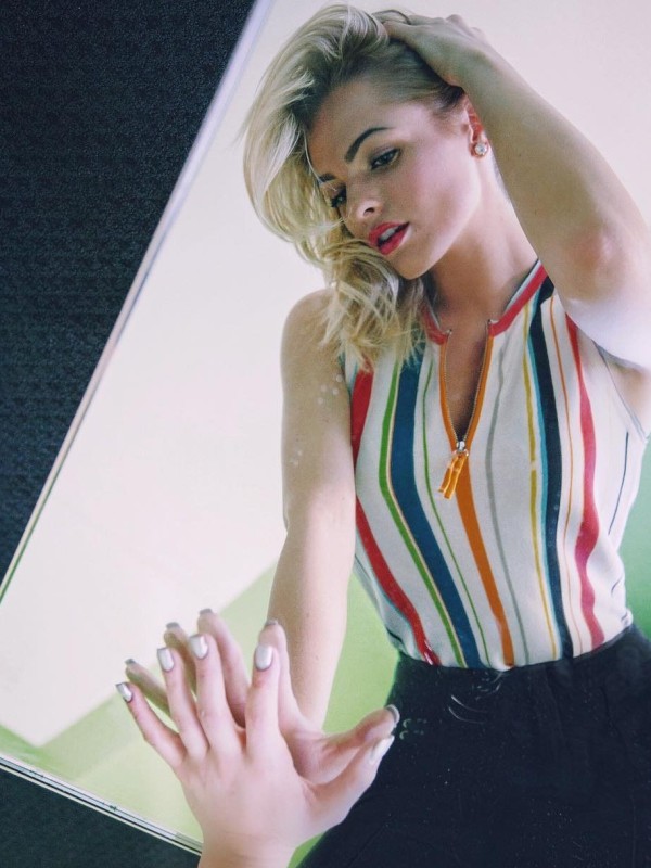 Надя привлекательная девушка из Молодогвардейска цена от 3000 руб