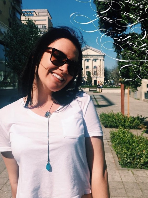 Надя привлекательная девушка из Молодогвардейска цена от 3000 руб