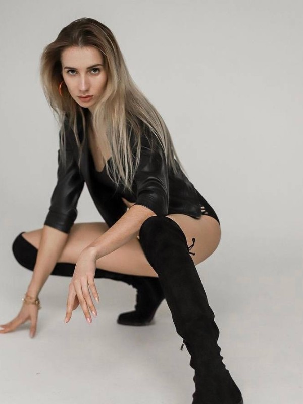 🎥 Антонина привлекательная девушка из Молодогвардейска цена от 3000 руб